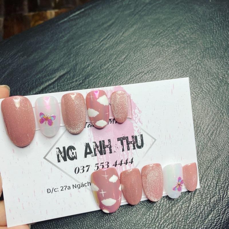 Móng giả tráng gương