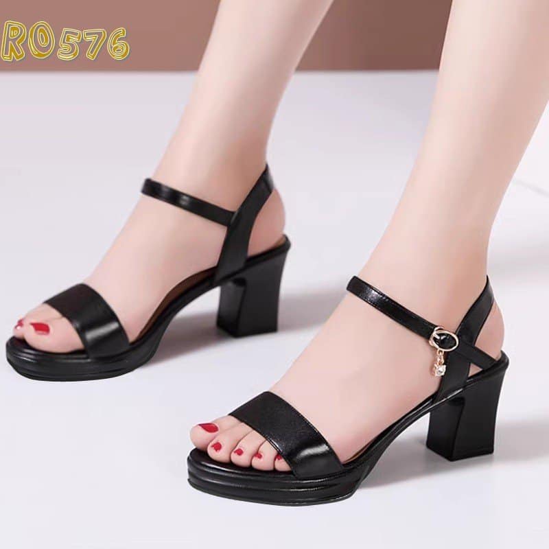 Sandal nữ gót vuông, quai ngang ROSATA RO576 cao 5p - Đen - HÀNG VIỆT NAM - BKSTORE