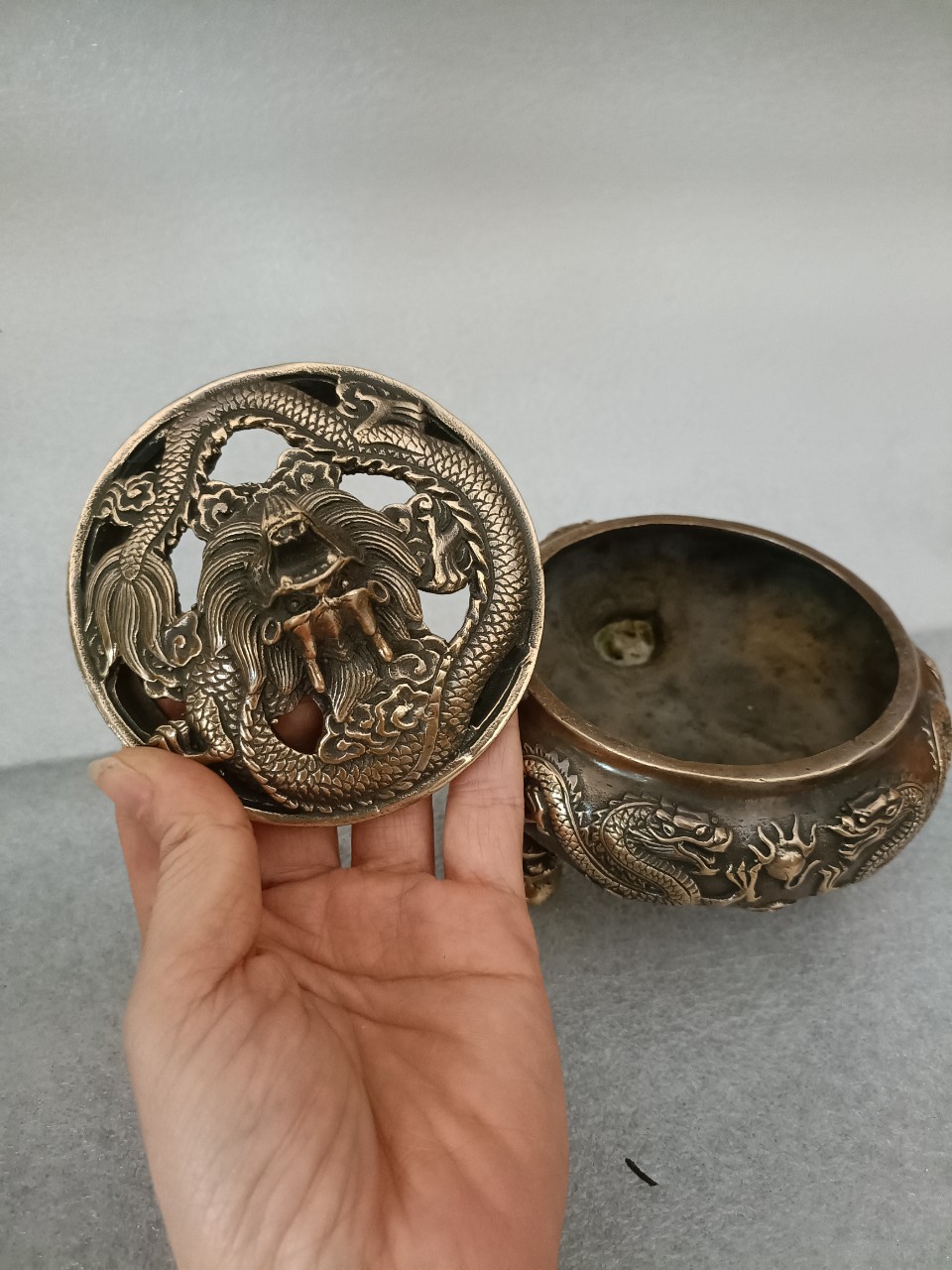 Lư hương đốt trầm, lư trầm hương họa tiết rồng