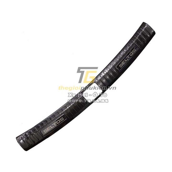 BỘ SẢN PHẨM Nẹp bước chân và ốp chống trầy cốp Kia Seltos - Mẫu vân Carbon