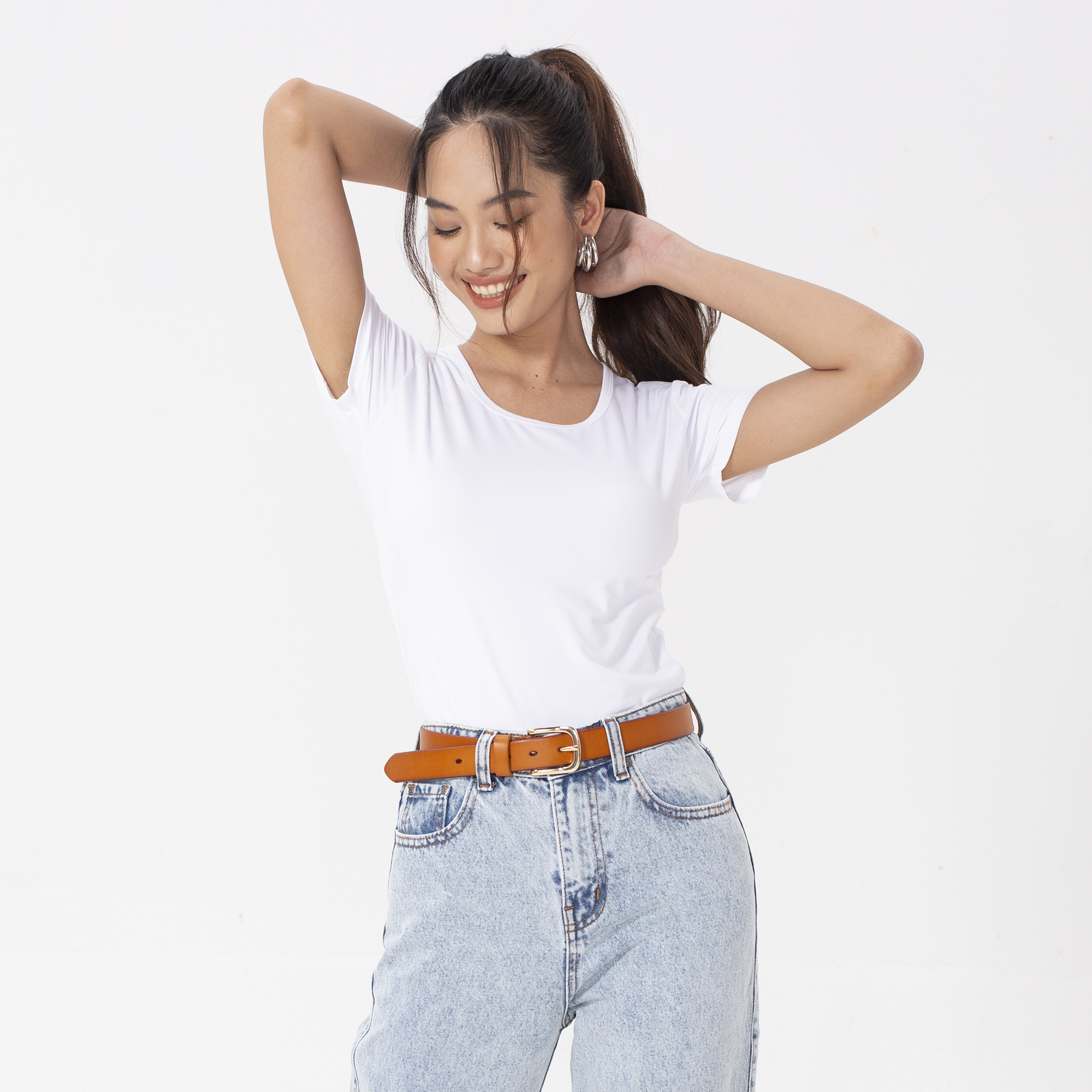 Áo Thun Nữ Trắng Tay Ngắn Cổ Tròn Aaa Jeans Vải Modal