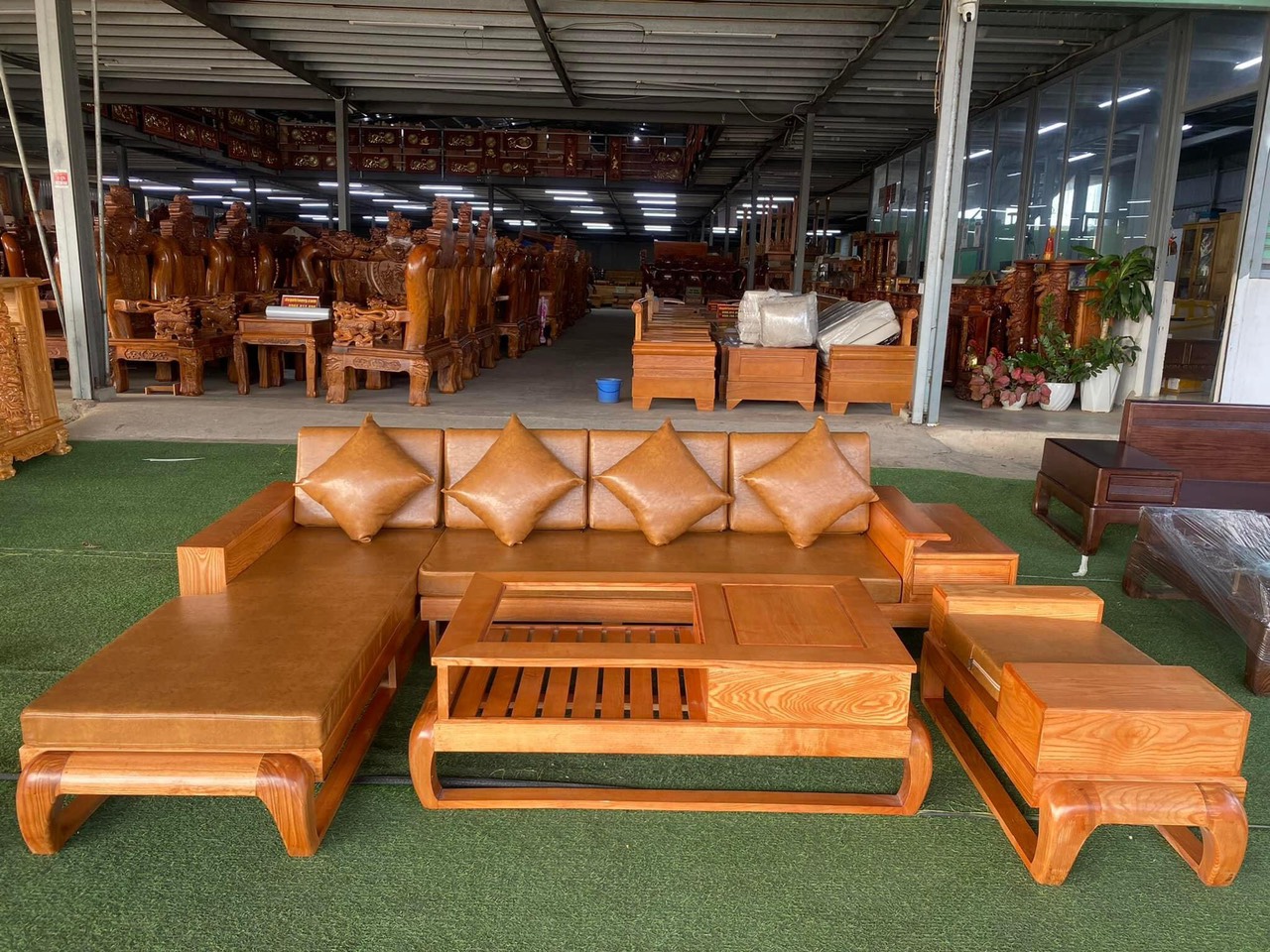 Bộ sofa gỗ phòng khách góc L chân choãi màu lau hương JNTV23 Tundo KT 2m75 x 2m