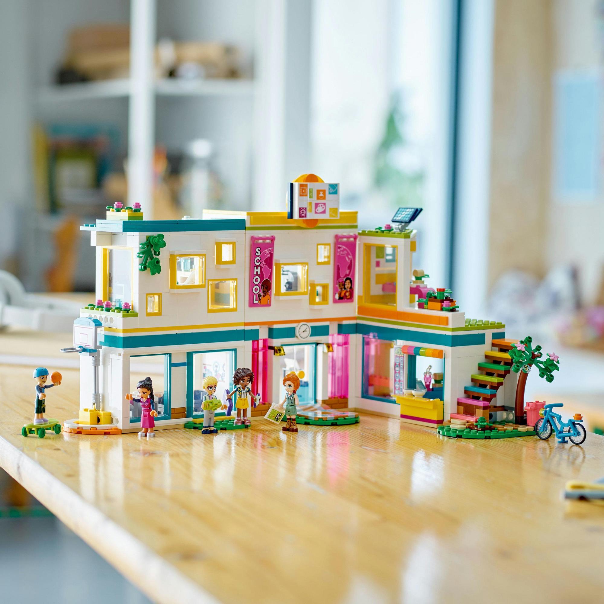 LEGO Friends 41731 Trường Học Quốc Tế Thành Phố HeartLake (985 Chi Tiết)