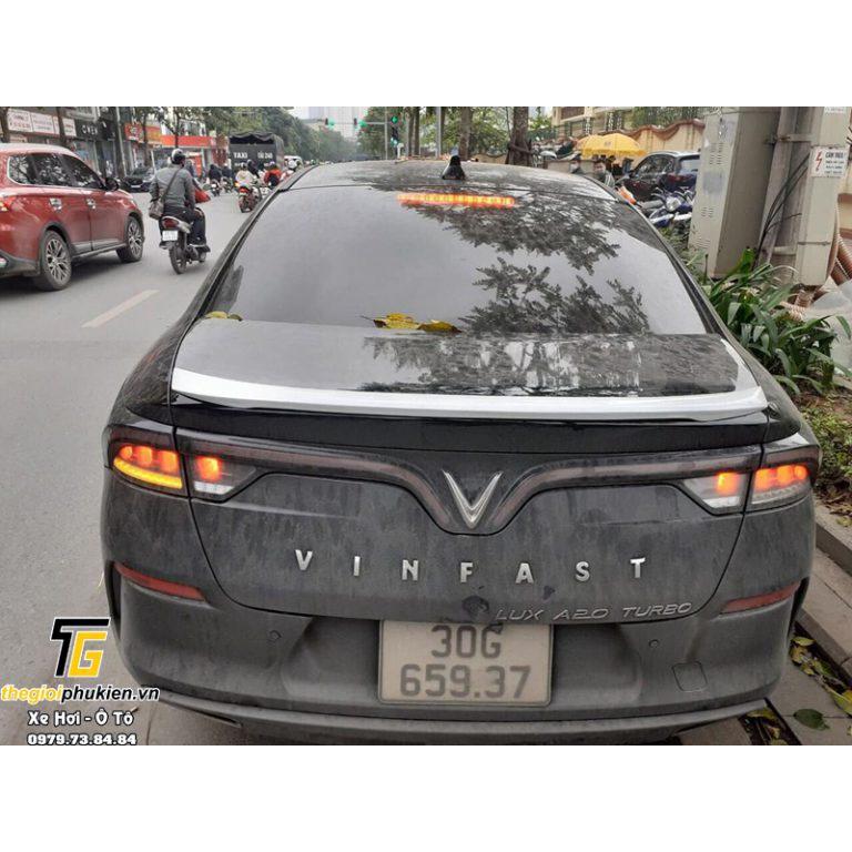 Đuôi gió liền cốp Vinfast Lux A2.0 nhựa Composite sơn theo màu xe