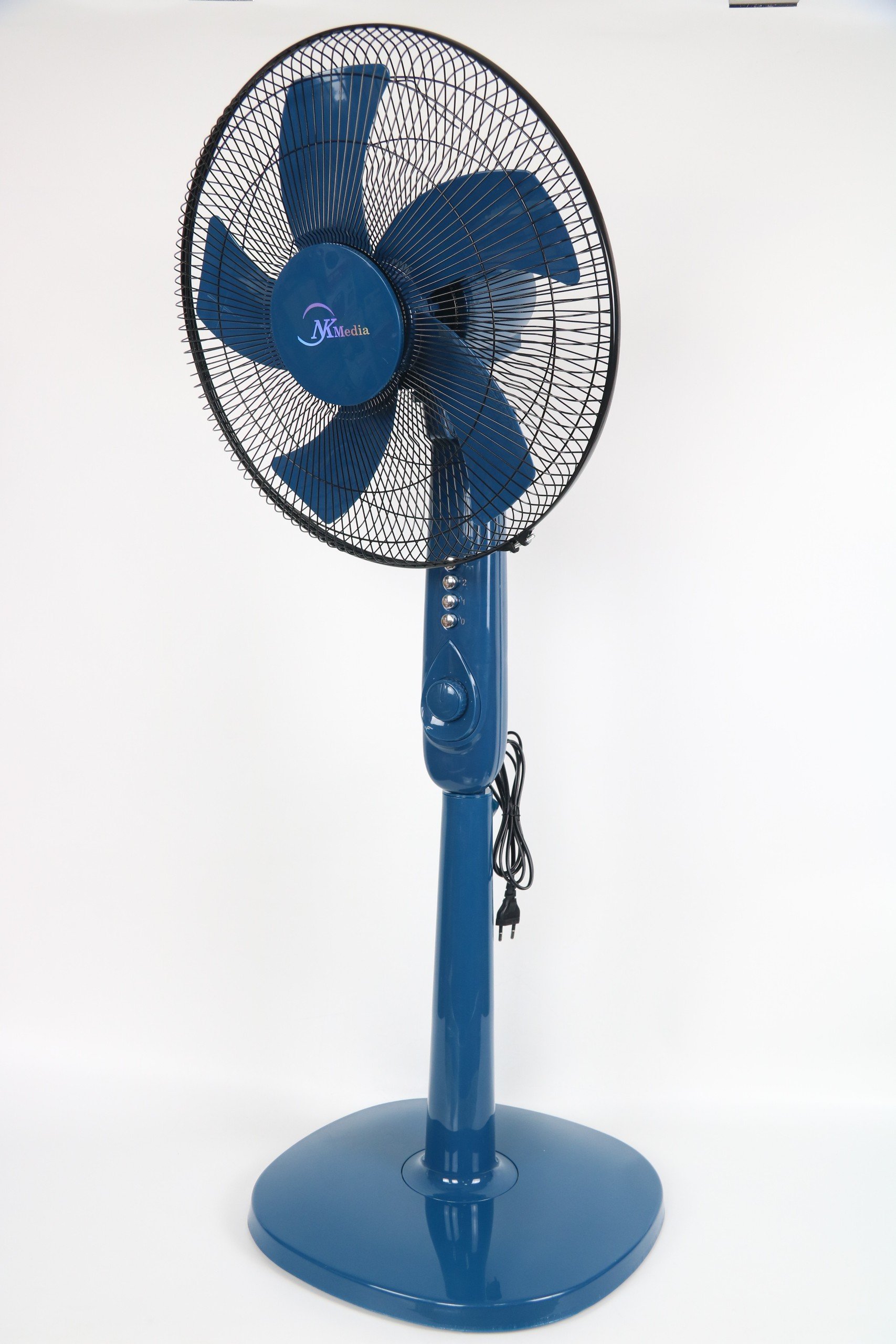 Quạt Đứng NK Media 5 Cánh MD-F116 Công Suất 50W Sải Cánh 16 inch (400mm) Chiều Cao 1350mm - Màu Ngẫu Nhiên - Hàng Chính Hãng