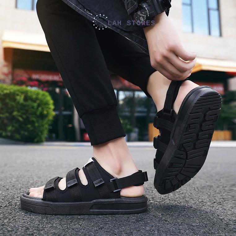 Hình ảnh Giày sandal nam 3 quai. Quai hậu rời biến thành dép lê trong 1 nốt nhạc. Size từ 35 đến 43. Bốn màu sắc tha hồ lựa chọn.