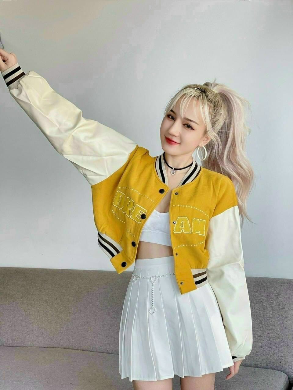 Áo khoác crtop bóng chày Chữ thêu,  Áo khoác  Varsity Hip Hop Áo khoác thể thao da lộn đẹp, Áo Khoác BOMBER Nữ DREAM Form Lỡ [ HÀNG BAO CHẤT VẢI ], Áo Khoác Nữ FORM LỬNG Thêu Chữ cao cấp FORM CHUẨN CROPTOP