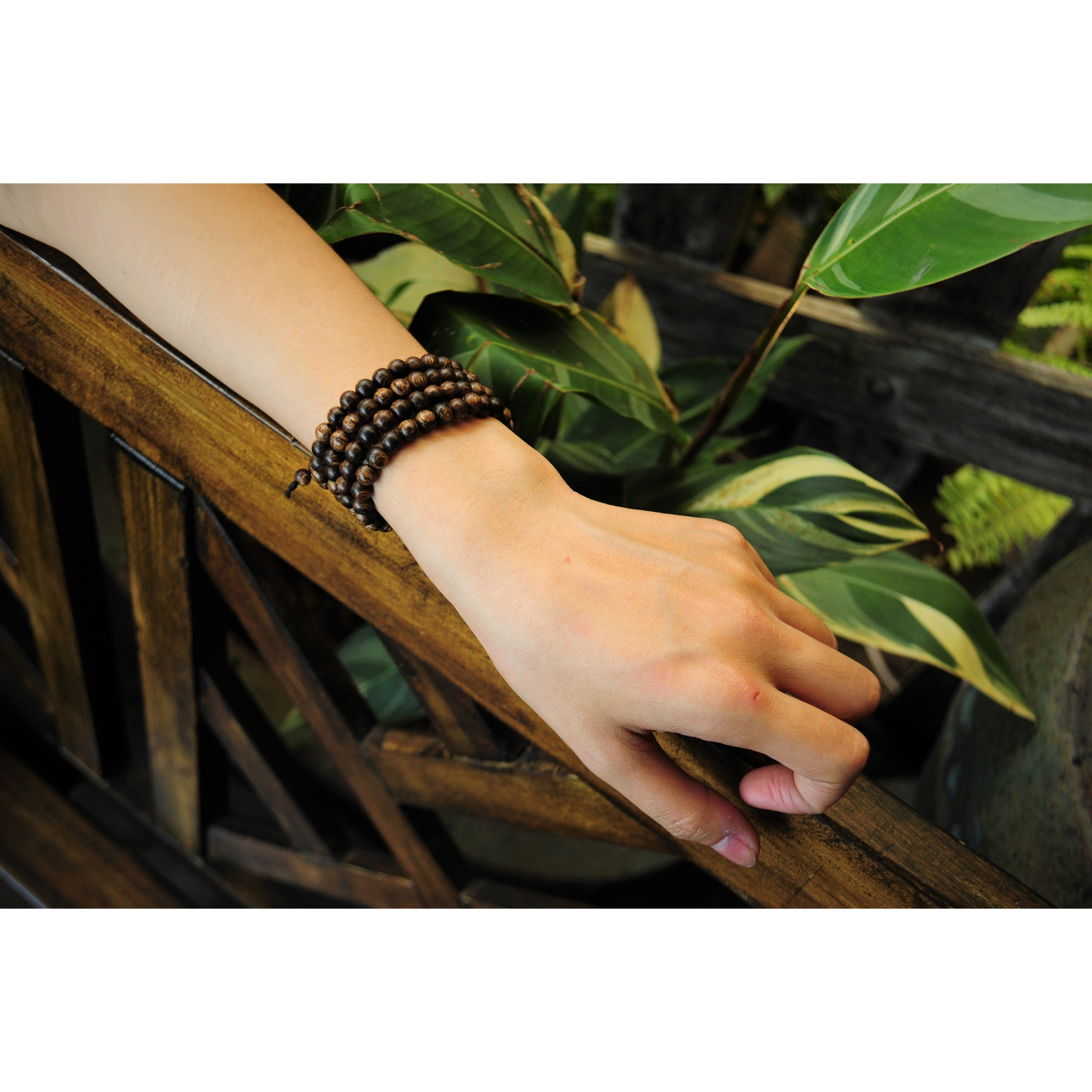 Vòng trầm hương 108 hạt sánh chìm