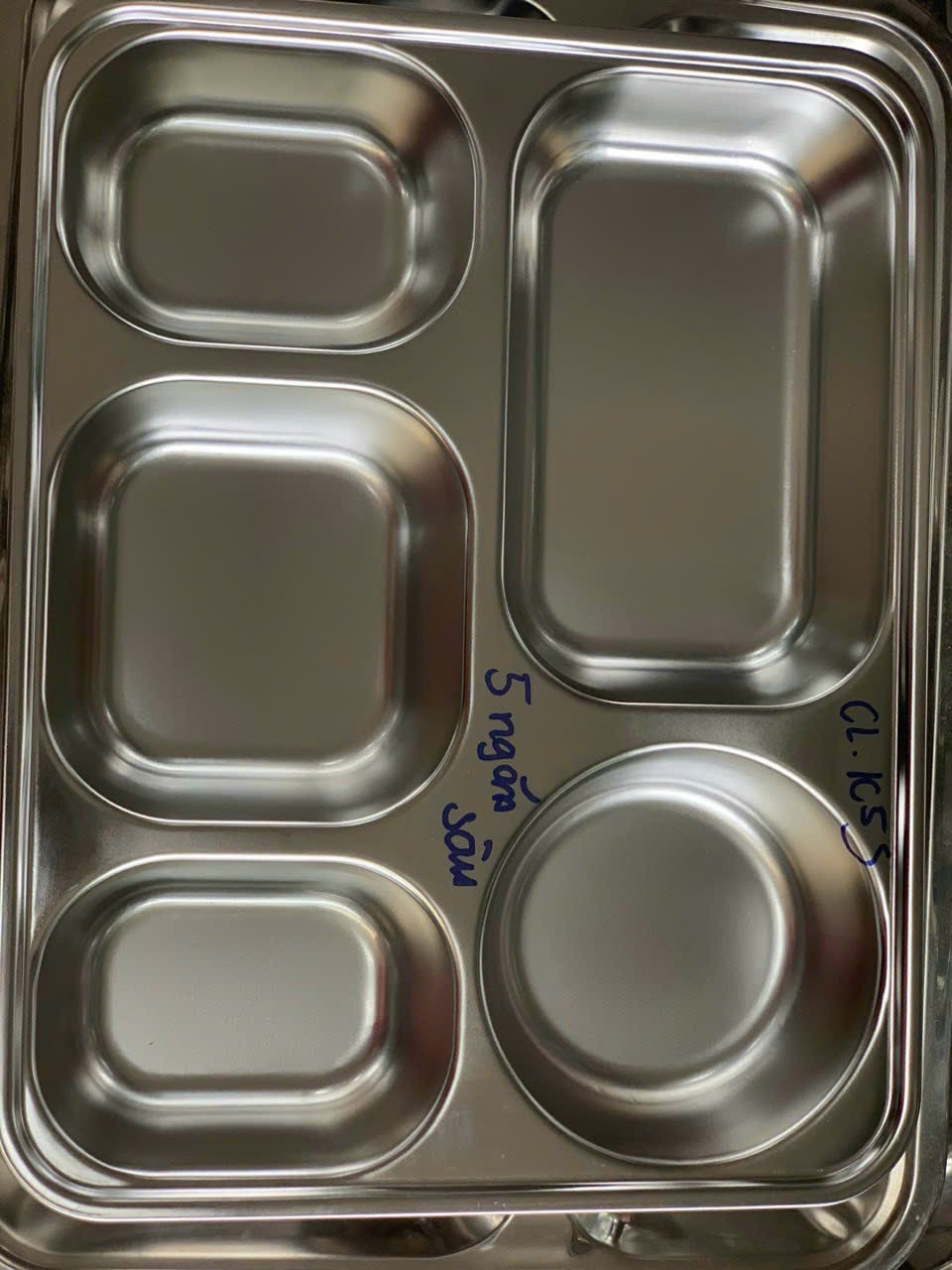 Khay đựng cơm KG83 5 ngăn chất liệu inox 36x26cm