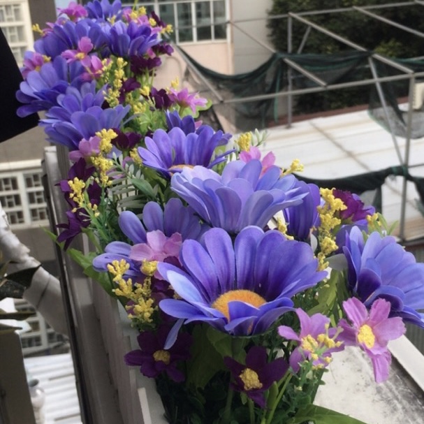 Chậu hoa giả trang trí – Nhiều mẫu mã – Chậu hàng rào cắm sẵn cây giả, hoa lụa decor – Rộng 10 cm – Dài từ 30 đến 50 cm – Cao từ 15 đến 30 cm