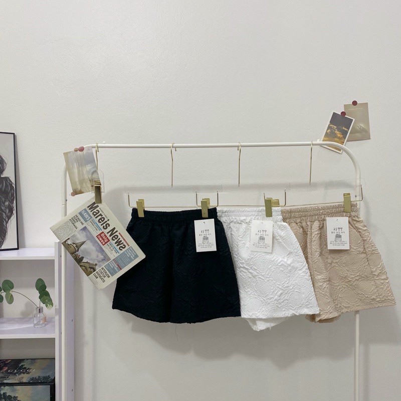 Quần short nữ ulzzang ống rộng cạp cao, Quần short nữ dập nổi 3D hình hoa phối nhiều kiểu năng động, Quần đùi nữ mặc nhà cạp chun lưng cao vải xốp phồng in hoa nổi màu Đen Trắng ống rộng mặc đi biển học chơi thể thao đẹp