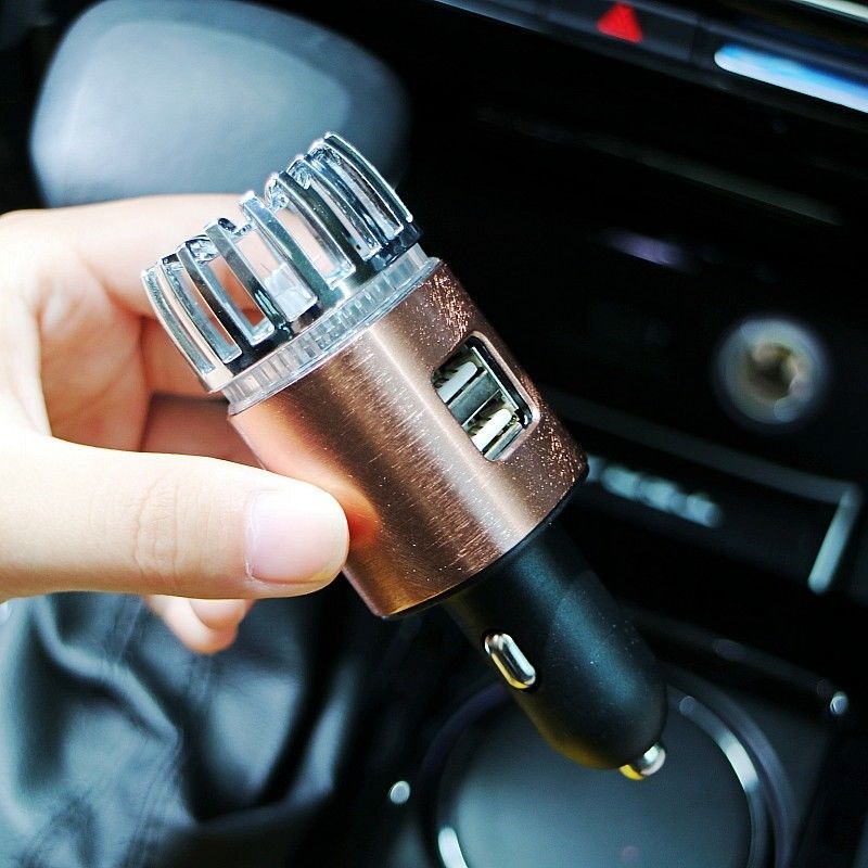 Máy lọc không khí tạo ion âm xe hơi công nghệ mới siêu khử mùi kháng khuẩn kèm 2 cổng USB sạc điện thoại loại tốt