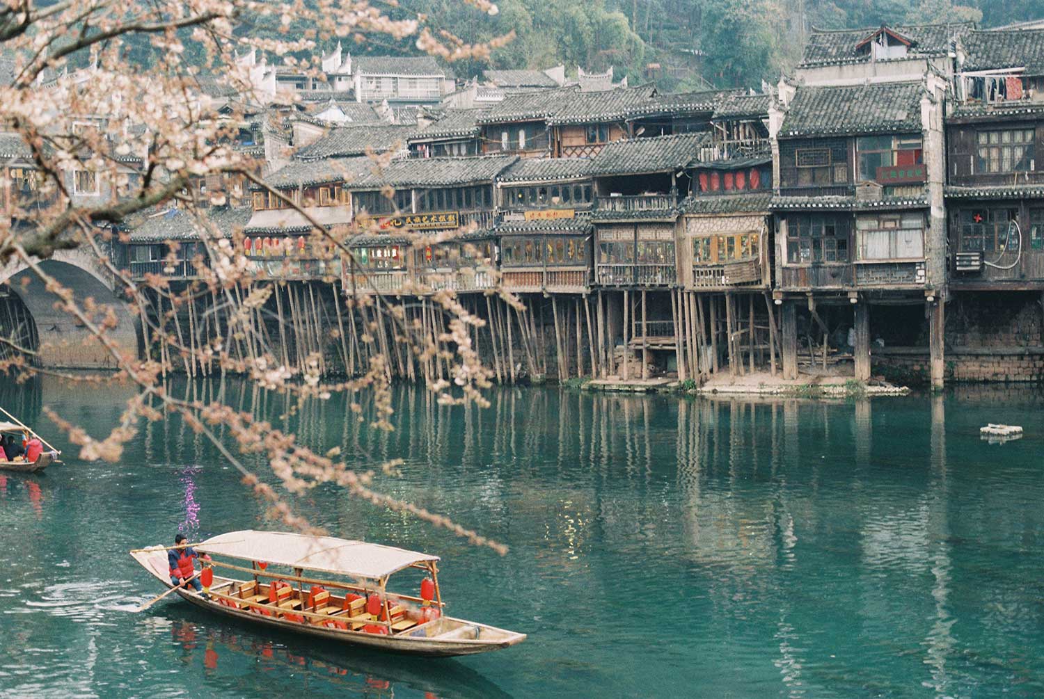 HÀ NỘI - TRƯƠNG GIA GIỚI – PHƯỢNG HOÀNG CỔ TRẤN – VŨ LĂNG NGUYÊN THỜI GIAN: 5 NGÀY 4 ĐÊM HÀNG KHÔNG: VIETJET AIR