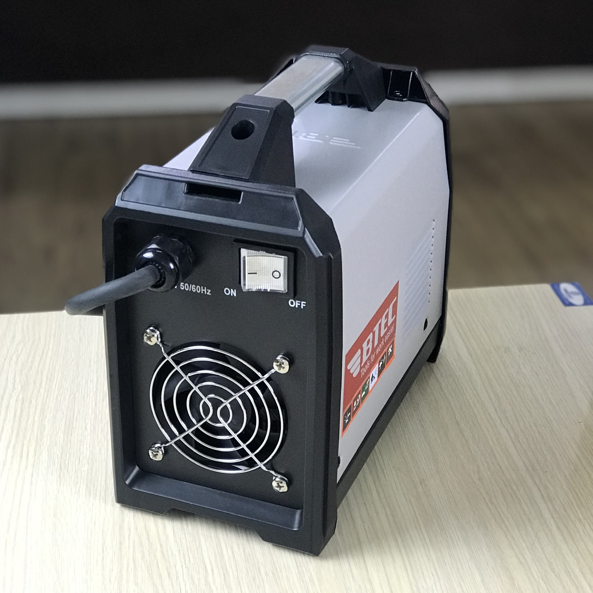 MÁY HÀN QUE ĐIỆN TỬ INVENTER BTEC MMA-200J1