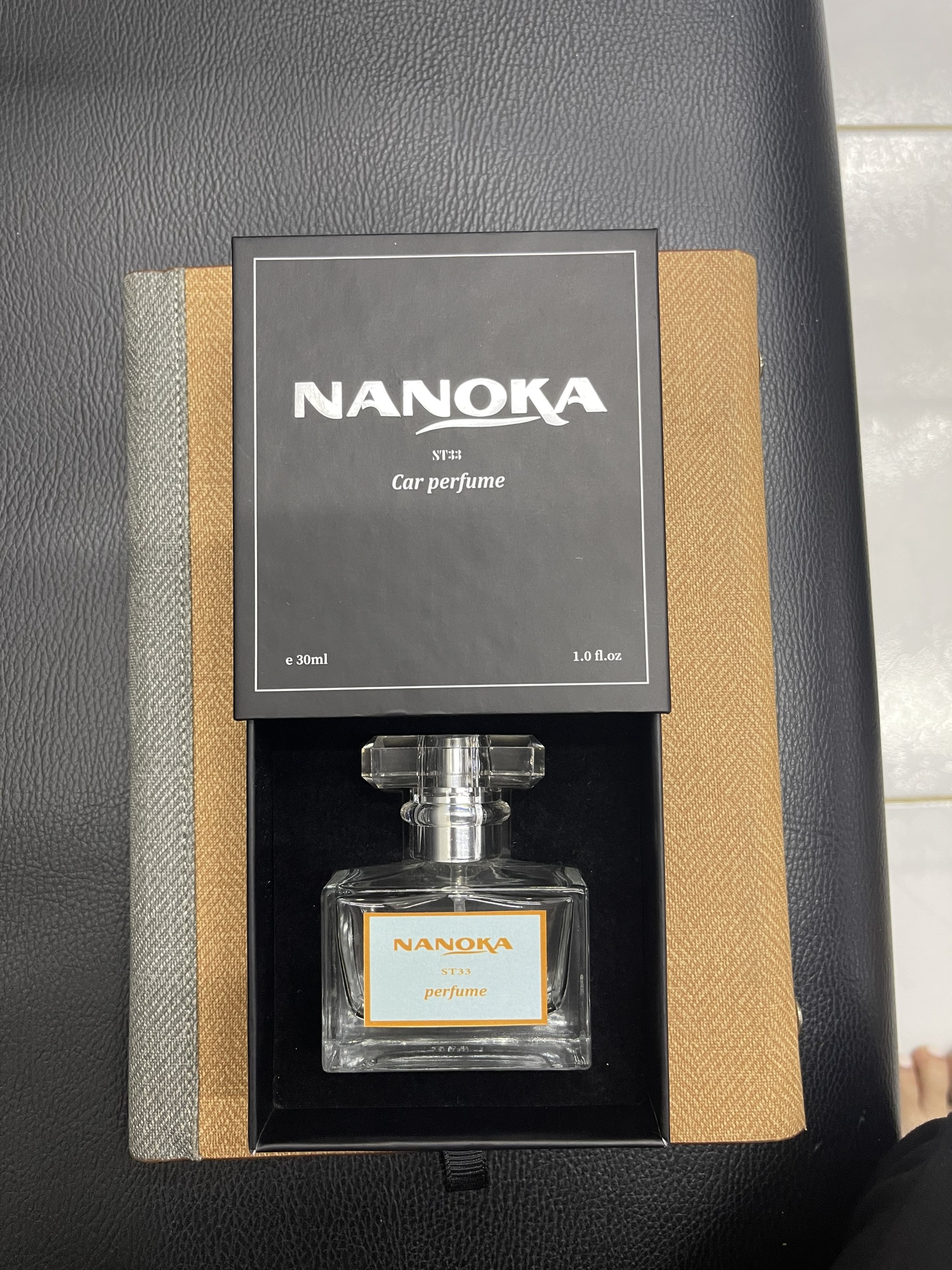 Nước hoa ô tô Nanoka hương gỗ nam tính, Kháng mùi như hôi, tanh, ẩm mốc,… trên xe ô tô