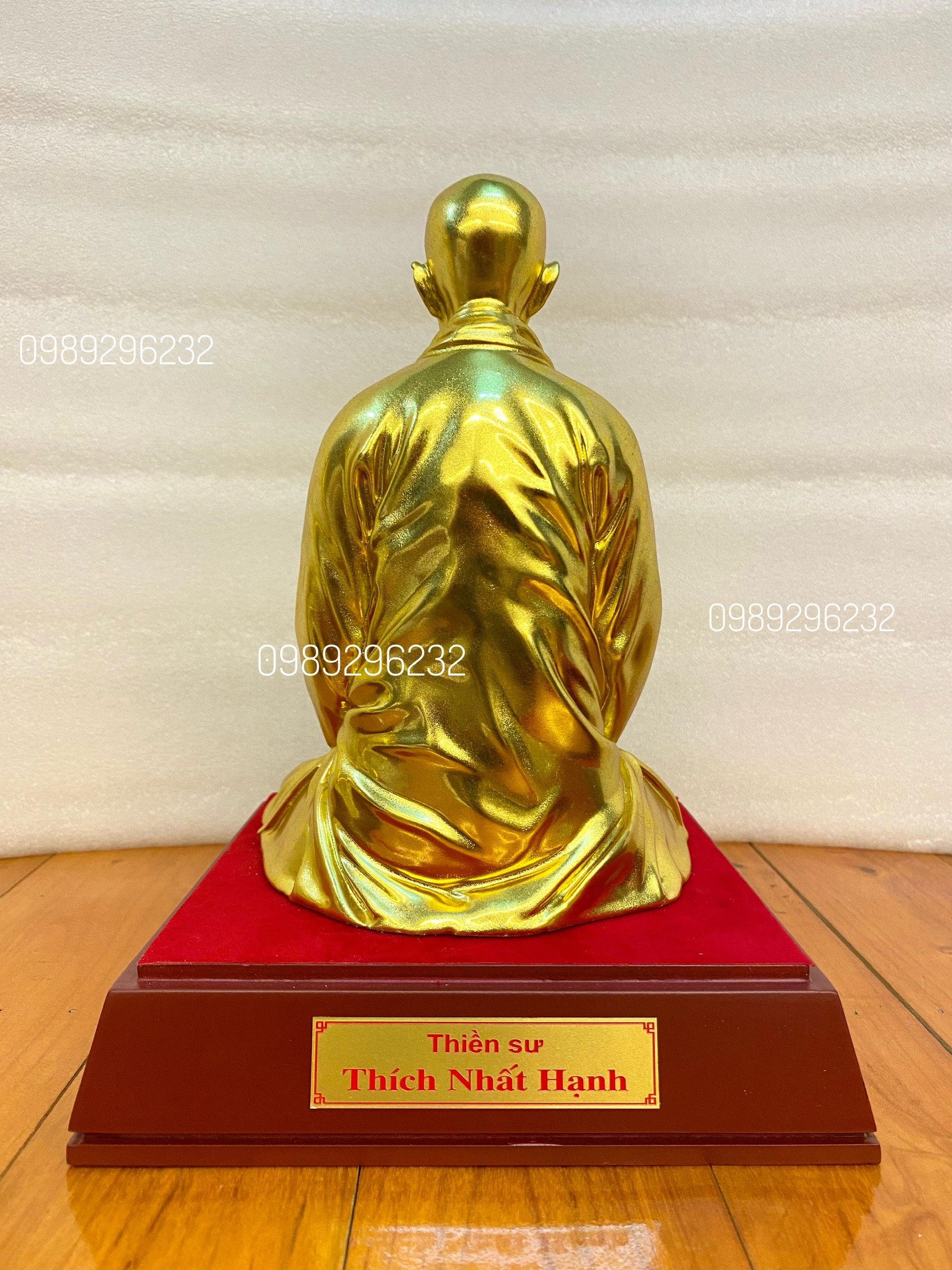 Tượng Thiền Sư Thích Nhất Hạnh bằng đồng dát vàng - Tượng sư Thích Nhất Hạnh