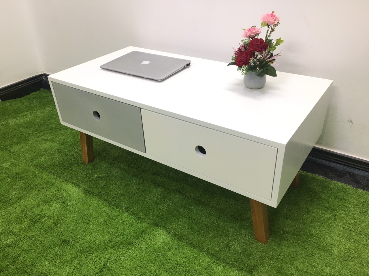Bàn sofa hình hộp trắng có hộc kéo T919-1