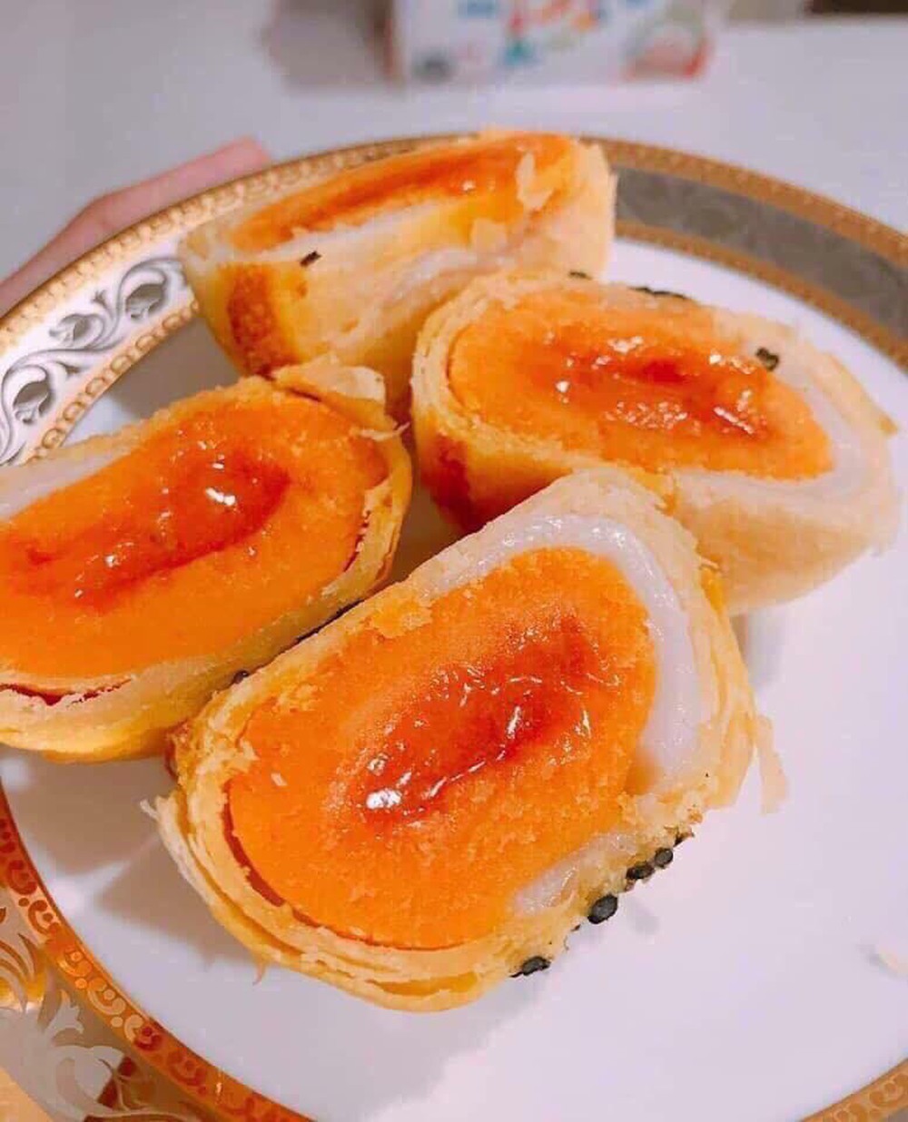 Bánh Trung Thu Ngàn Lớp Sốt Kim Sa - Lava Custard Mooncake