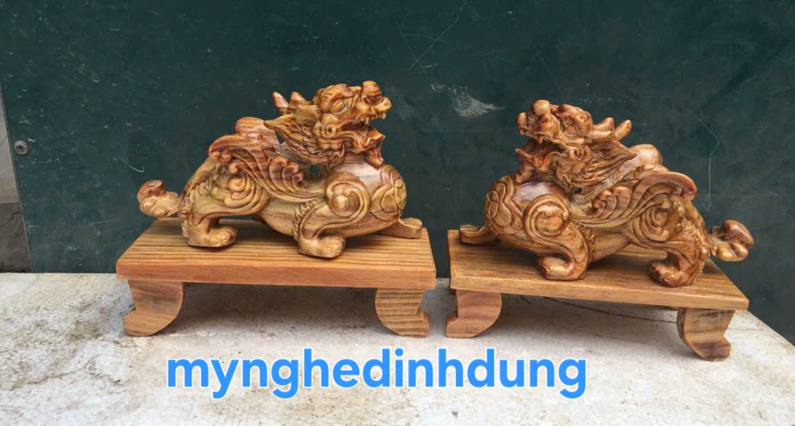 Cặp tỳ hưu phong thủy cầu tài lộc gỗ huyết long 20x12x9cm