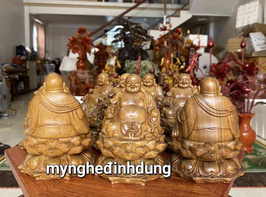 Tượng phật di lặc ngồi tọa sen gỗ bách xanh kt cao 12×9×9cm