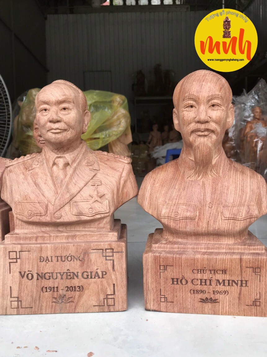 Tượng chân dung Bác Hồ kính yêu