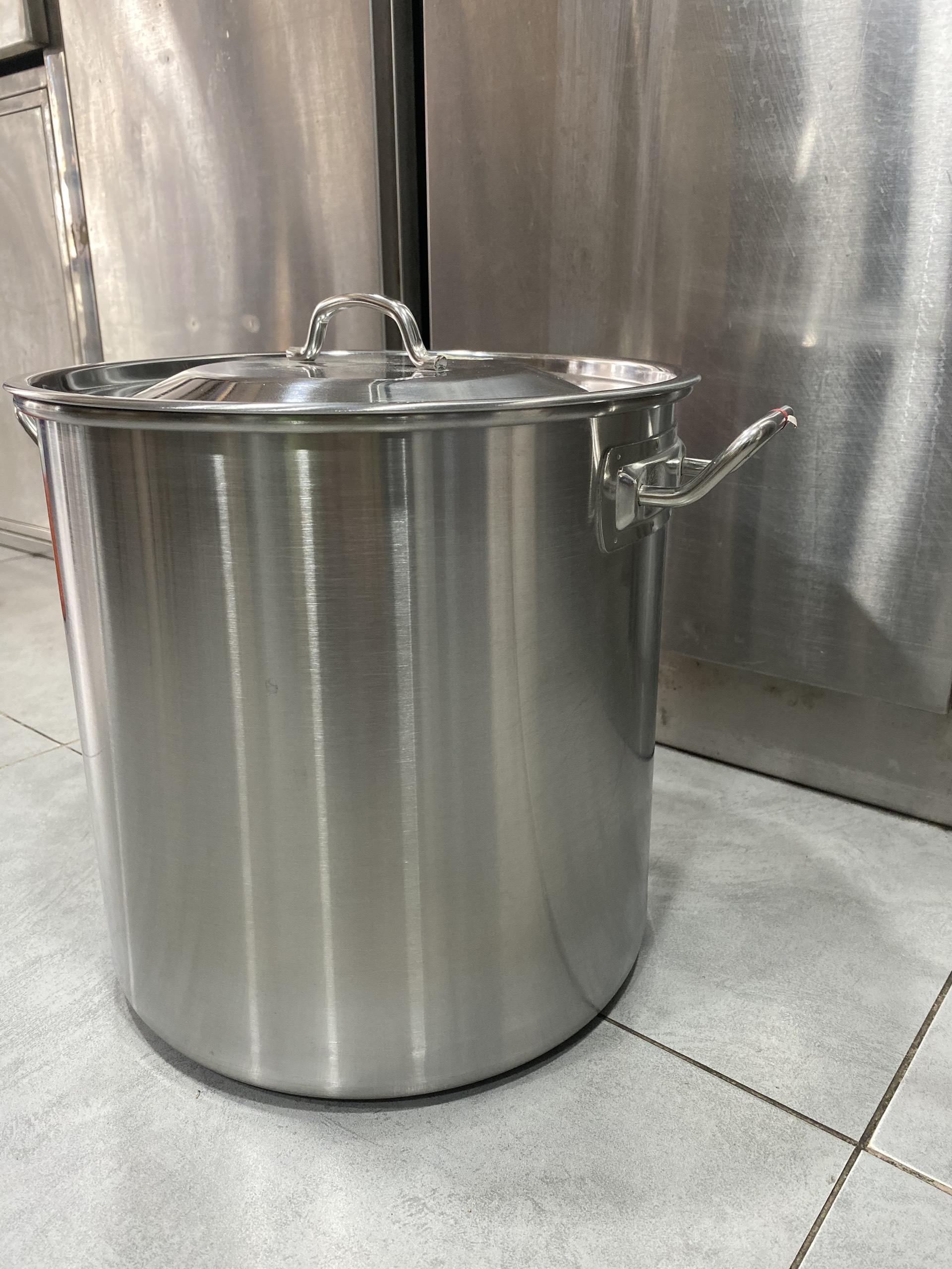 Nồi Soup Inox 3 đáy nắp Inox 32x32cm 25.7L Tặng 1 rổ nhựa hình táo