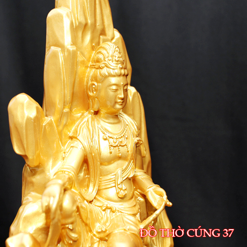 Tượng quan âm tự tại