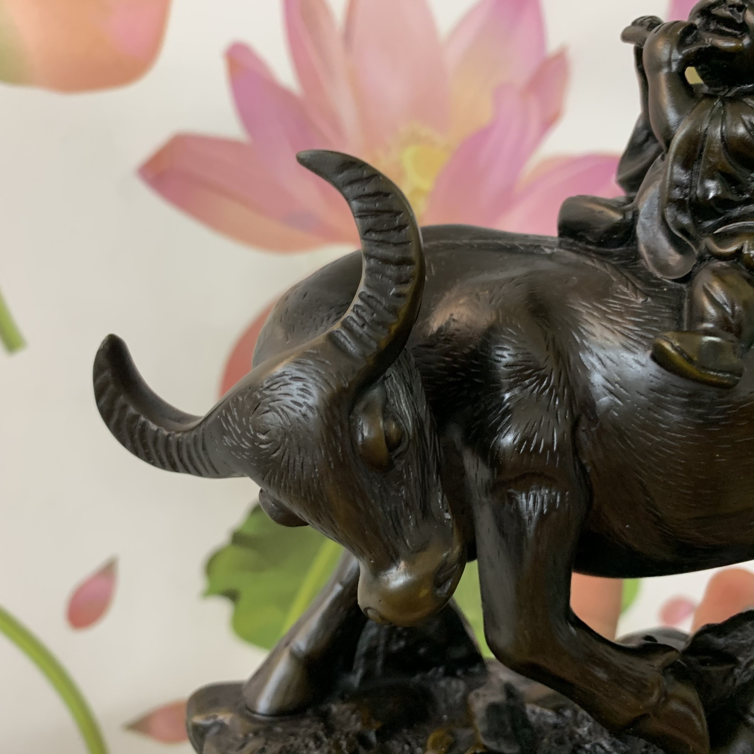 Tượng đá trang trí mục đồng cưỡi Trâu phong thủy có đế- Chiều cao 17cm - Màu Nâu Đen - Đá Composite