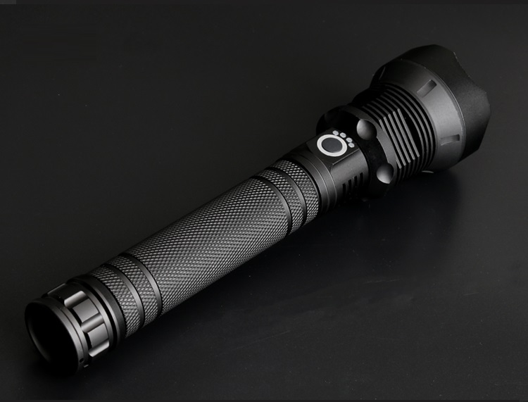 Đèn pin cầm tay XHP70 siêu sáng  ( Thiết kế chống trượt, chống nước, 3 chế độ sáng, đèn báo dung lượng pin -  Kèm pin )