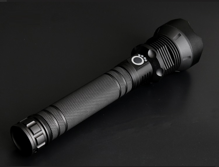 Đèn pin siêu sáng CREE P70 - Tặng VÍ THÉP ĐA NĂNG 11IN1