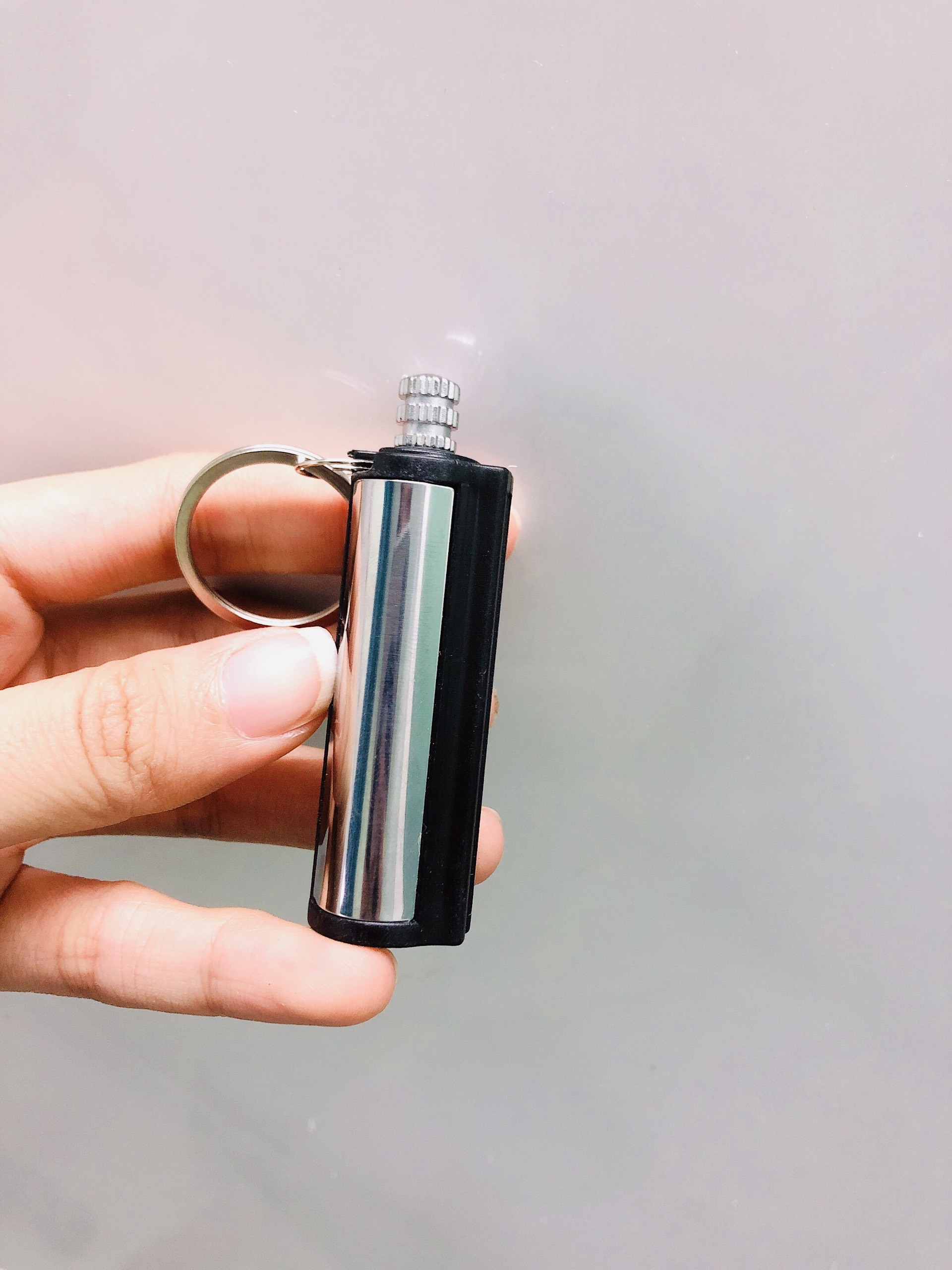 Hột quẹt bật lửa móc khóa diêm xăng sinh tồn hình Trụ Tròn - xài xăng