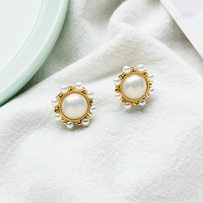 Khuyên tai trái tim đính hạt giả ngọc trai