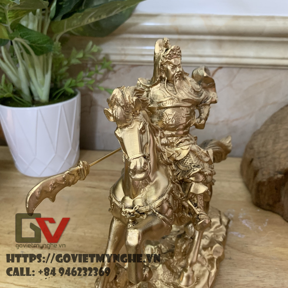 Tượng đá trang trí Quan Công phong thủy cầm đao cưỡi ngựa - Chiều dài 25cm - Đá composite - Màu nhũ đồng