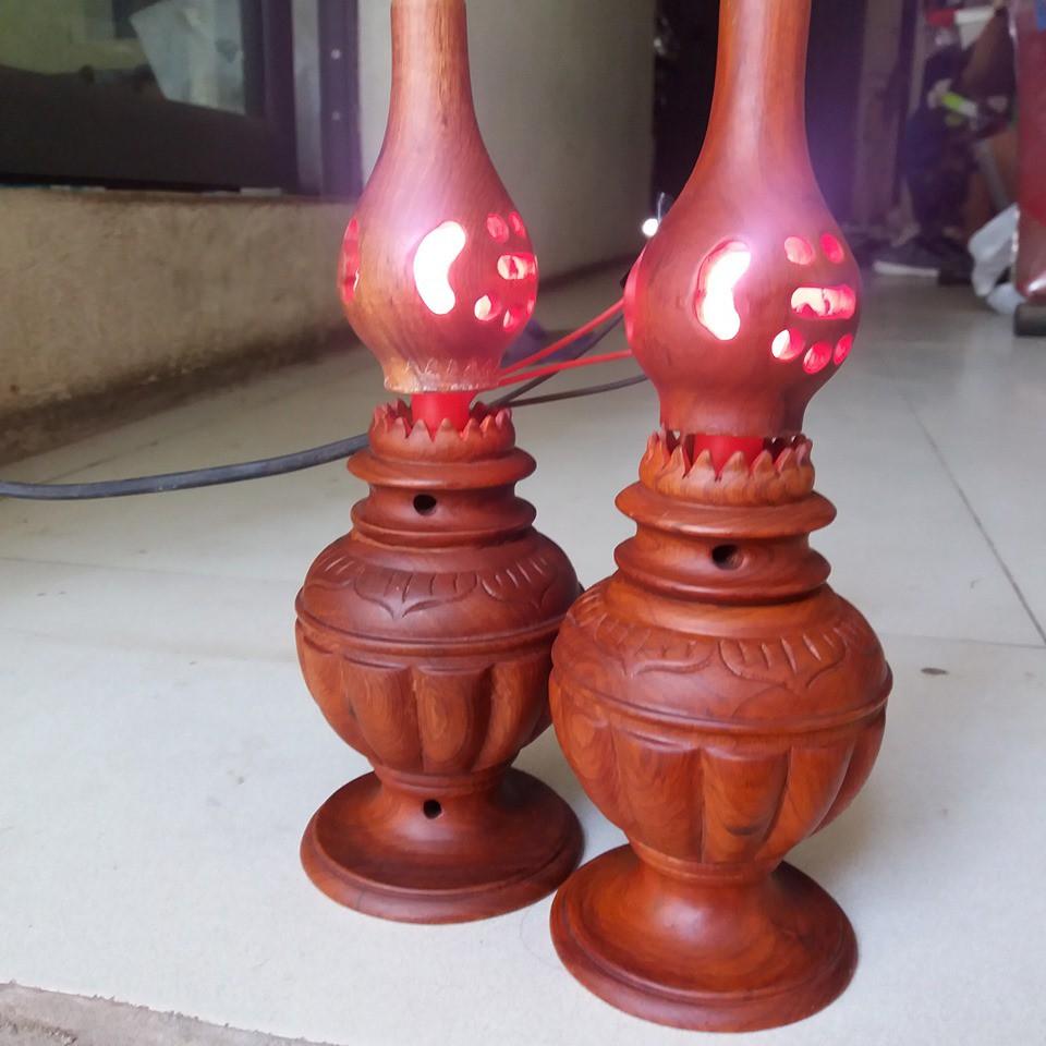 Đồ thờ -đôi đèn thờ gỗ hương nguyên khối cao 22cmx9cm