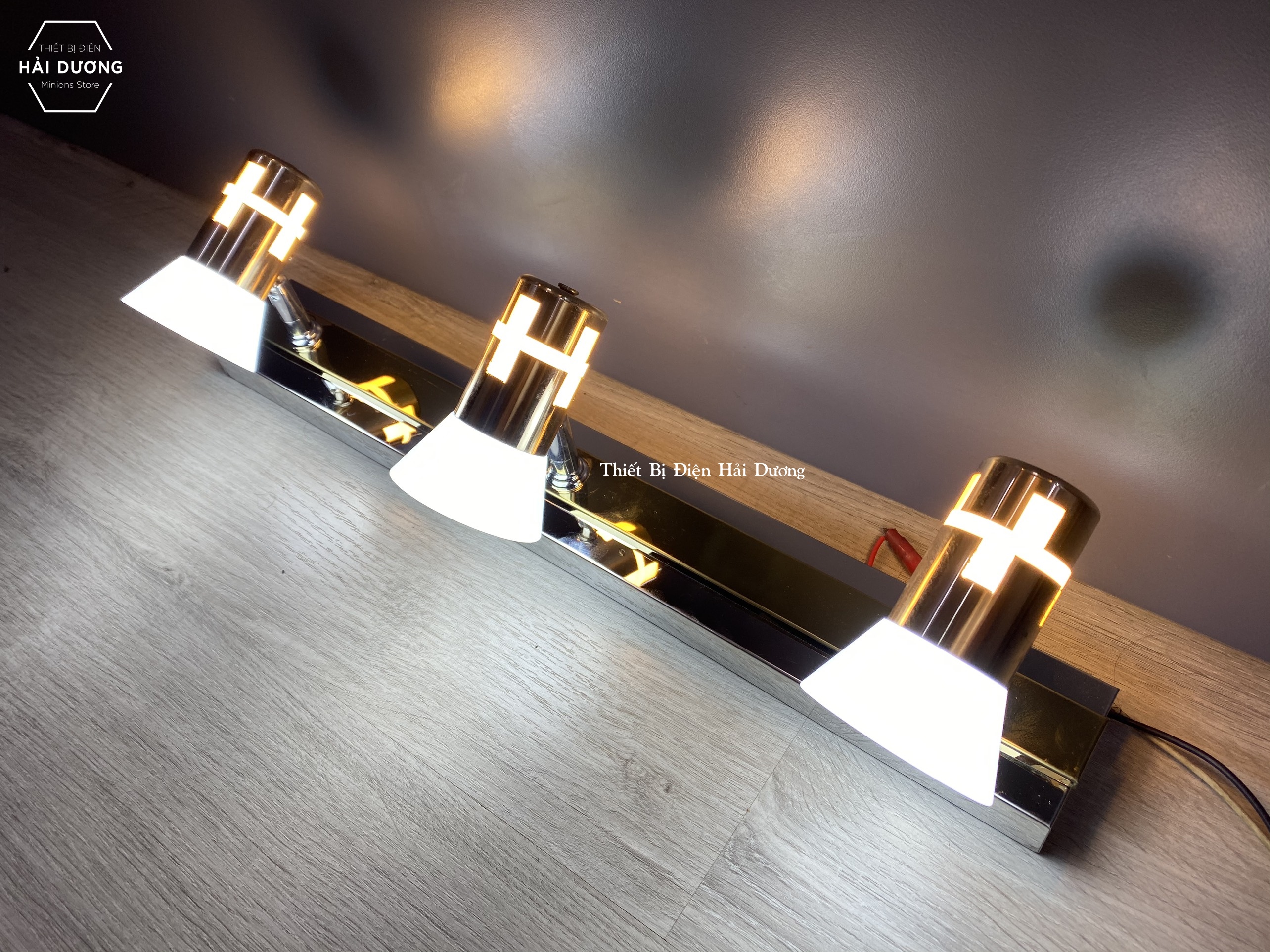 Đèn soi tranh - 3 Đèn chiếu sáng 120-3 24w Thuỷ Tinh - Điều chỉnh được góc chiếu