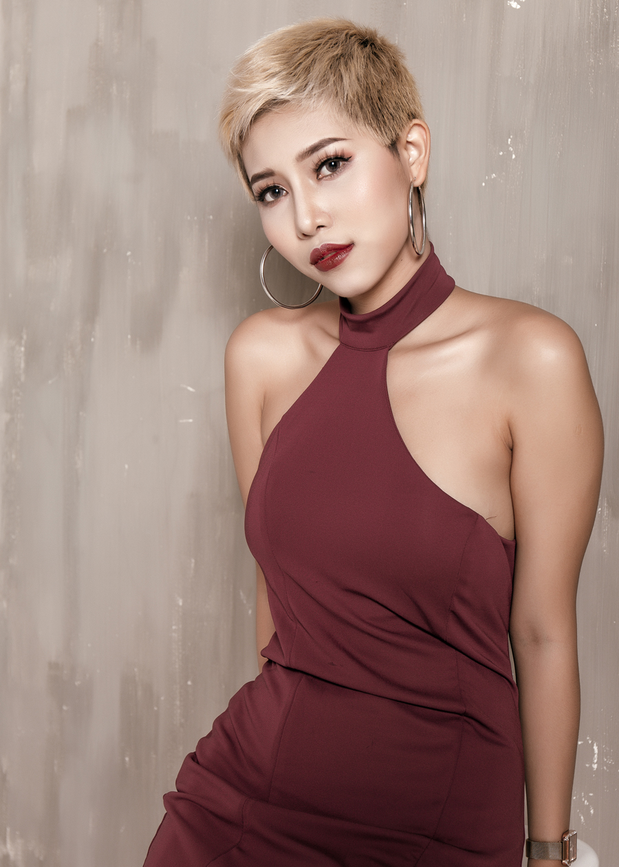 Đầm Ôm Body Cổ Lọ Cutout Vai 130026T