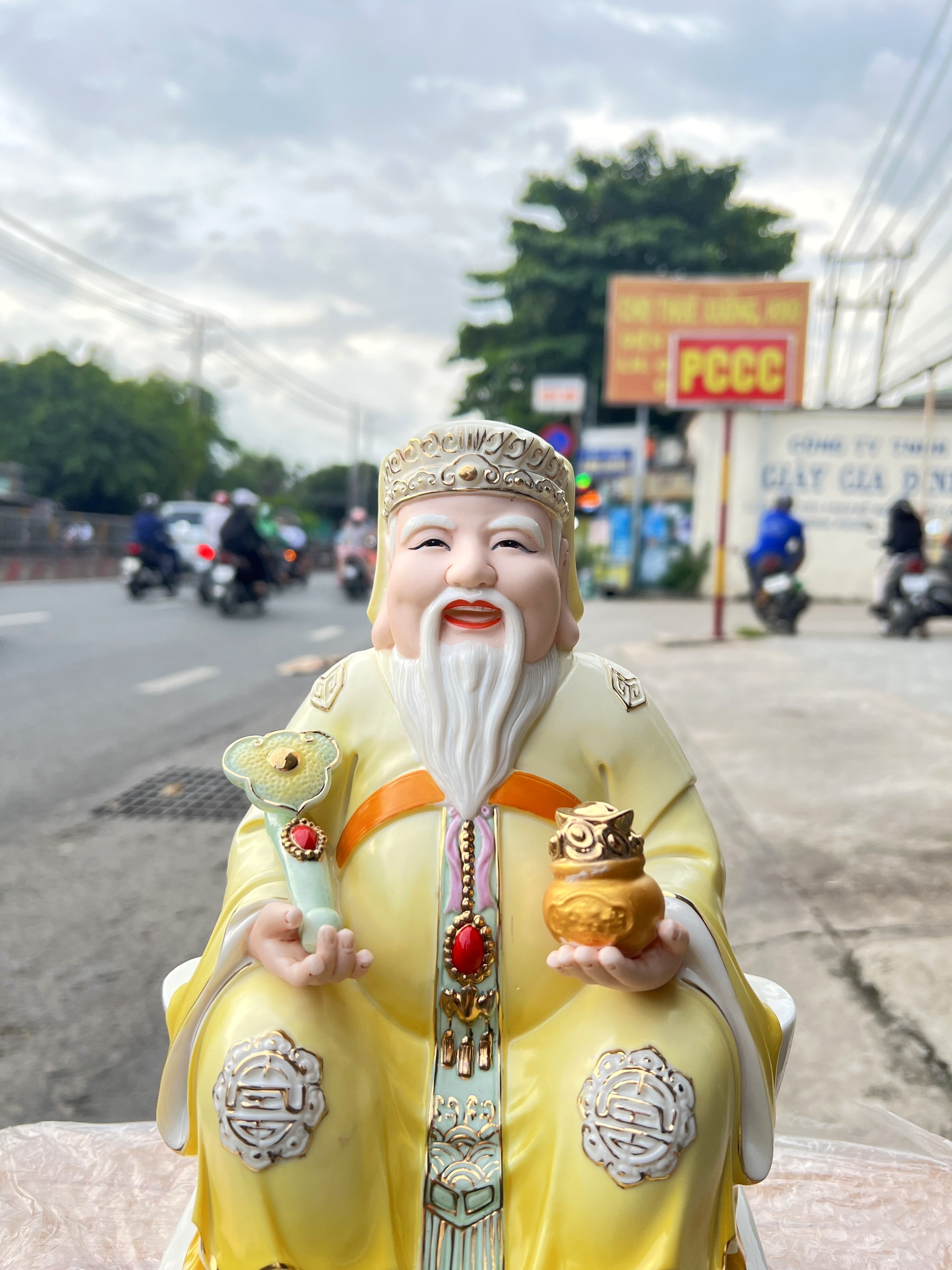 Tượng Thần Tài Thổ Địa sứ đức hóa cao cấp nhập khẩu Đài Loan cao 25cm – Màu Vàng