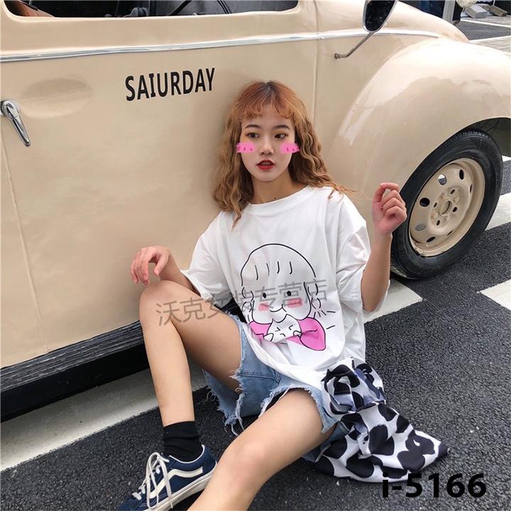 Áo Thun Unisex Nữ Họa Tiết Búp Bê Tóc Xù