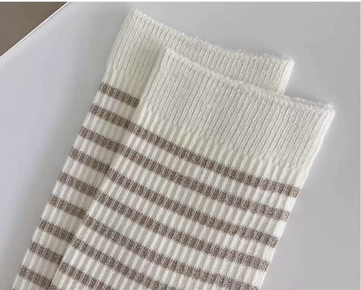 SET 5 ĐÔI TẤT NỮ GẤU KẺ CAO CỔ DỄ THƯƠNG DÀNH CHO NỮ