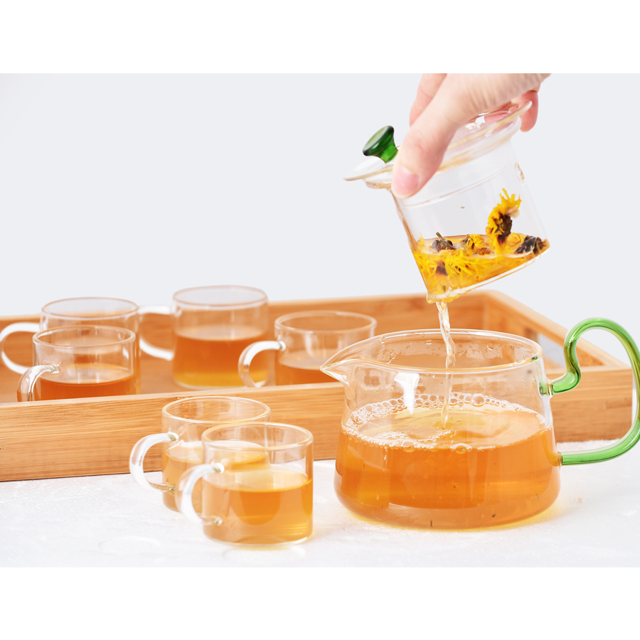 Bộ Ấm Thủy Tinh Chịu Nhiệt Quai Xanh Cao Cấp Kèm 6 Chén Và Khay Gỗ Sang Trọng