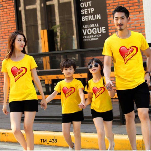 ĐỒ GIA ĐÌNH XINH XẮN Quần đen áo vàng In Họa Tiết Love From Heart đầy ý nghĩa