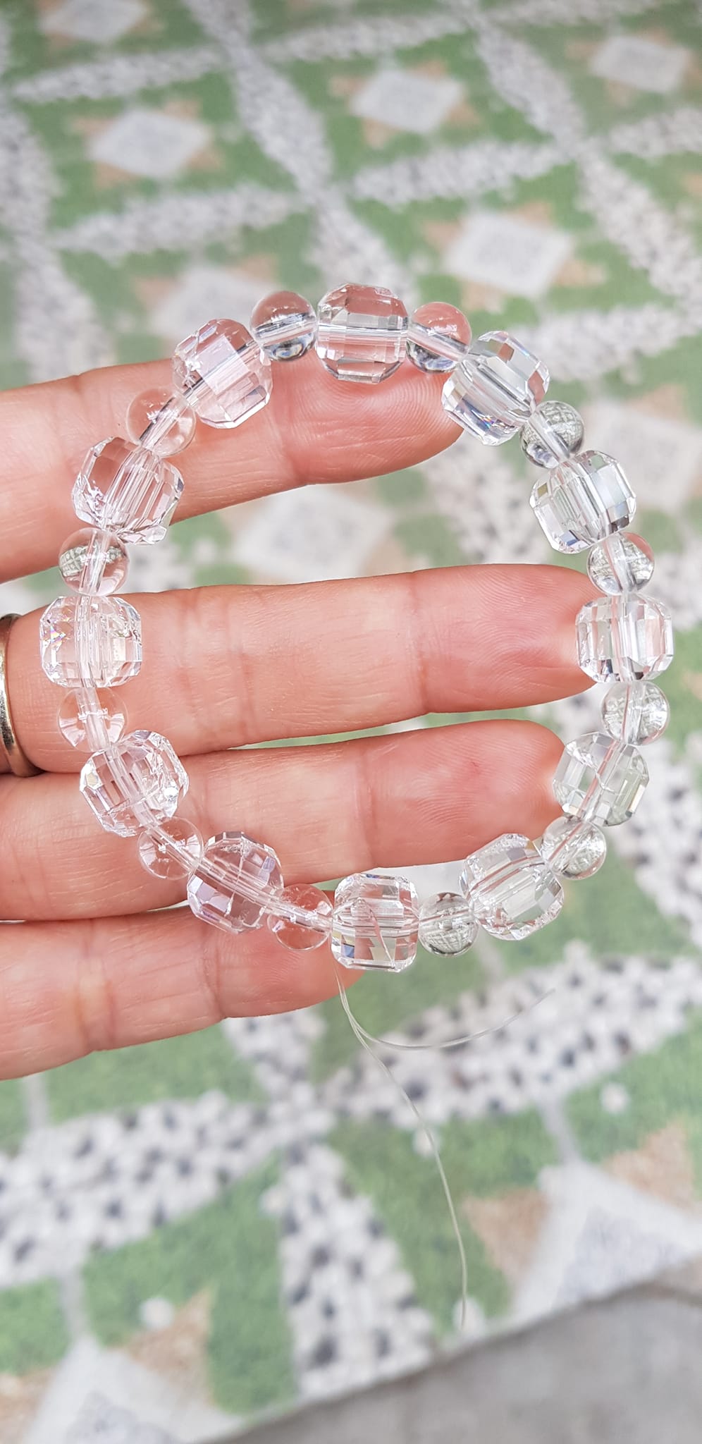Vòng tay phong thuỷ nữ đá thạch anh trắng trong tự nhiên kiểu vuông giác tròn Size hạt vuông 10mm hạt tròn nhỏ 6mm Nữ mệnh kim mệnh Thủy đeo hợp may mắn tốt sức khoẻ công việc ạ