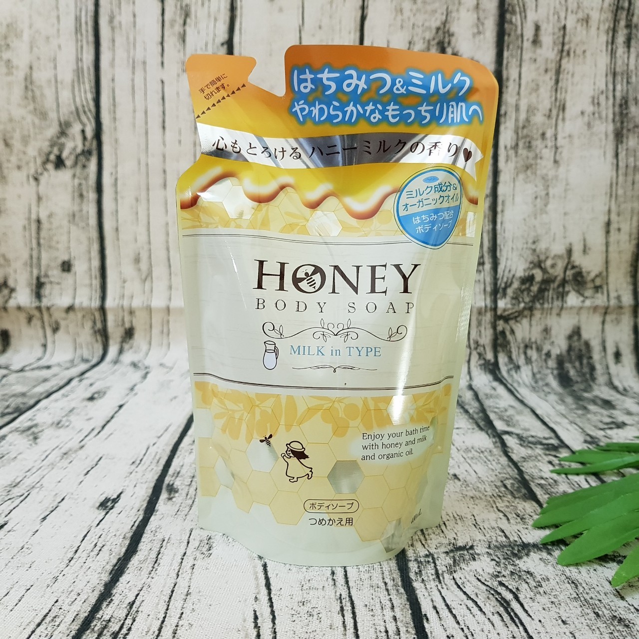 Sữa Tắm Dưỡng Trắng Da Tinh Chất Sữa Tươi (Túi) 400ml Và Mật Ong Nhật Bản HONEY MILK (Chai) 500ML