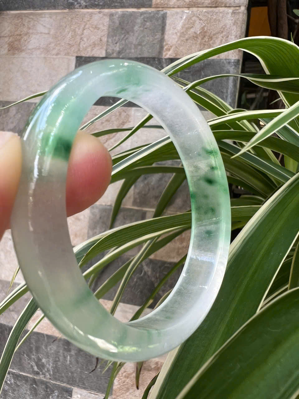 Vòng Tay Nữ Bản Hẹ Đá Mã Não DuLong Trắng Trong Xanh Rong Biển Nhẹ Bóng Đẹp Ni 54mm Cao 12mm Dầy 7mm Món quà tặng Nữ 50kg - 55kg đeo tay xinh rẻ đẹp ý nghĩa ạ