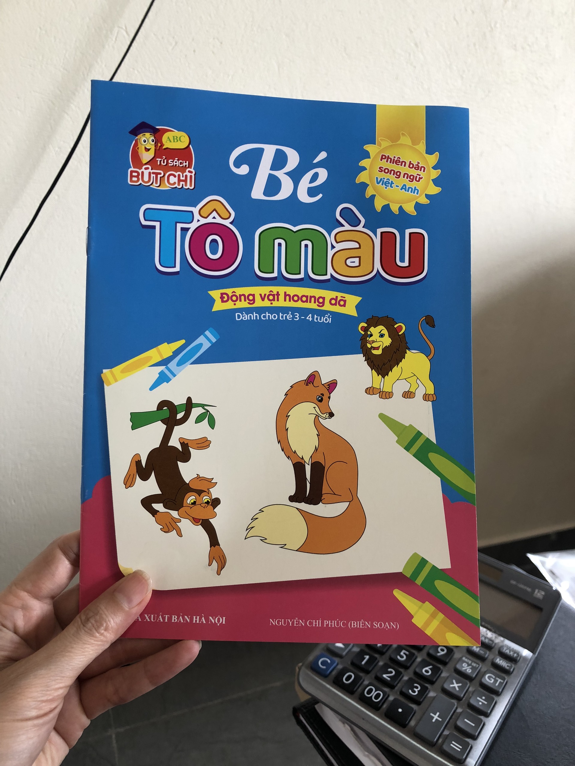 Bộ sách tô màu 3-4 tuổi phiên bản song ngữ Việt Anh 8 cuốn Bé tô màu bản thân - Bé tô màu các loài hoa - Bé tô màu các loại quả - Bé tô màu các loại cá - Bé tô màu động vật - Bé tô màu các loài chim - Bé tô màu động vật hoang dã - Bé tô màu đồ chơi của bé