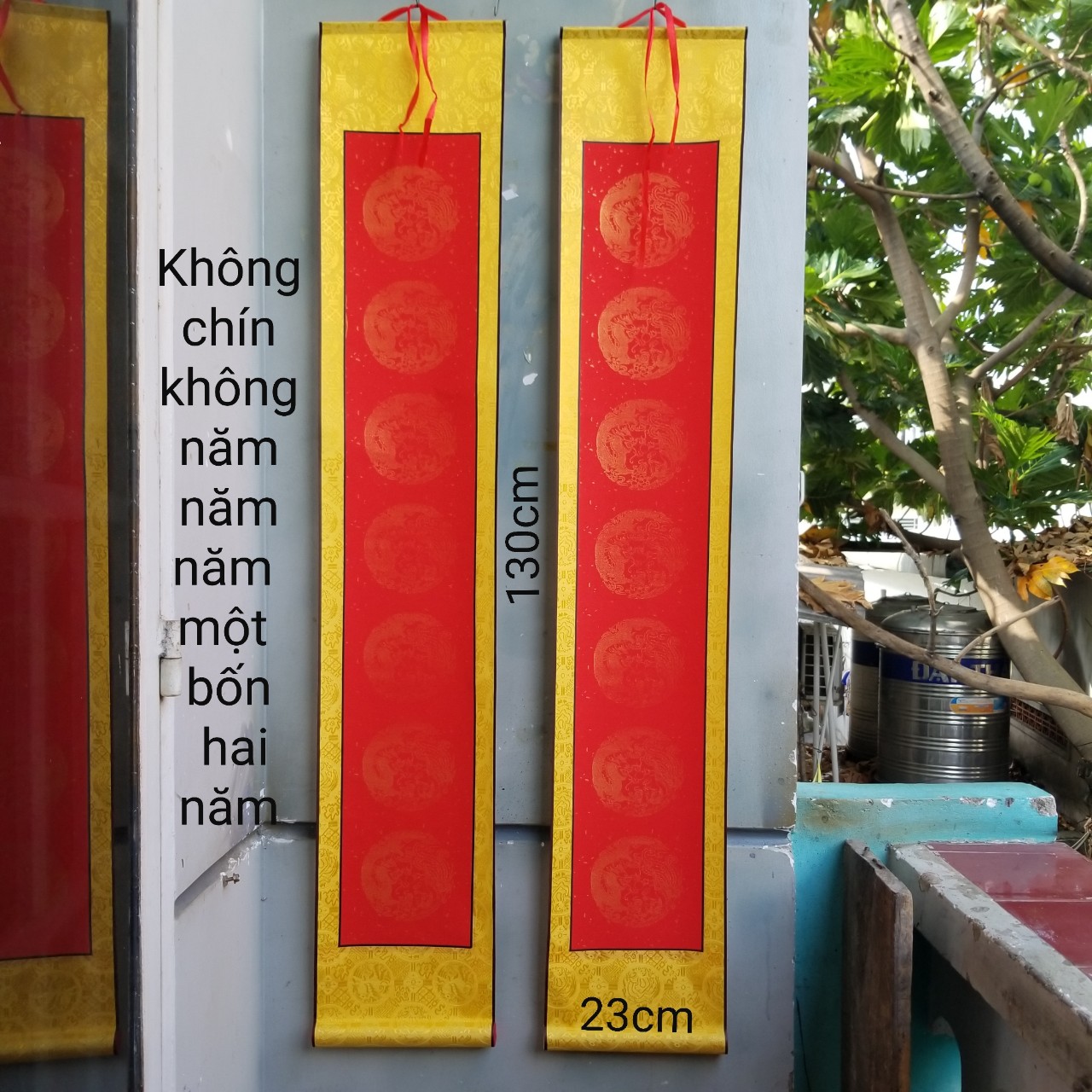 Phôi câu đối biểu lụa, mành tre chưa viết chữ. Đối biểu lụa, mành tre không chữ. Câu đối thư pháp