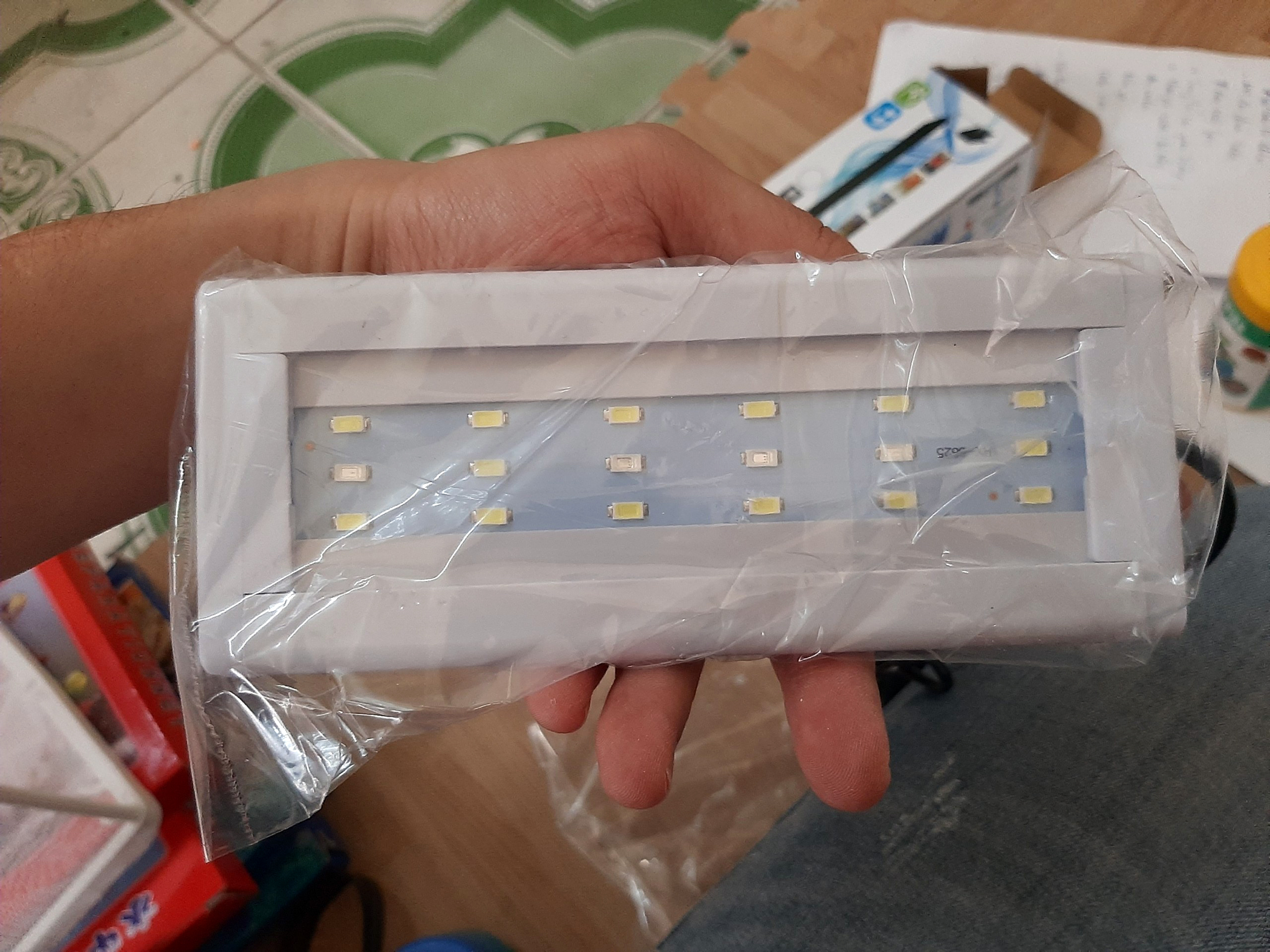 Đèn led 3 màu thủy sinh, đèn led bể cá mini, đèn hồ cá, A20 cho bể dài từ 20-30 cm