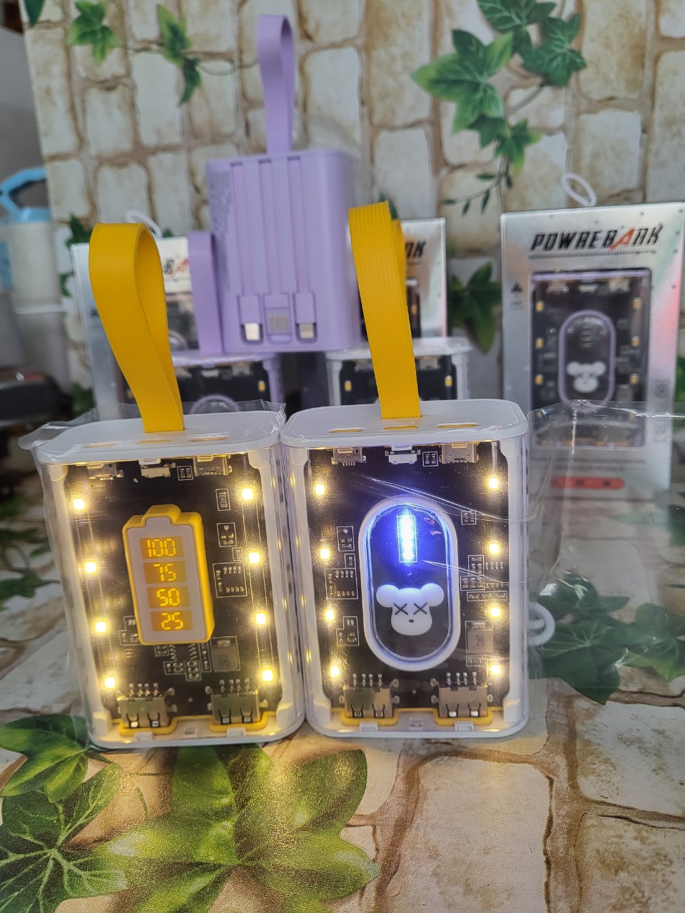 Pin Sạc Dự Phòng Trong Suốt 10000mAh Tích Hợp 3 Đầu Cáp Sạc Dùng Được Nhiều Thiết Bị Điện Thoại Có Đèn LED - Màu Ngẫu Nhiên