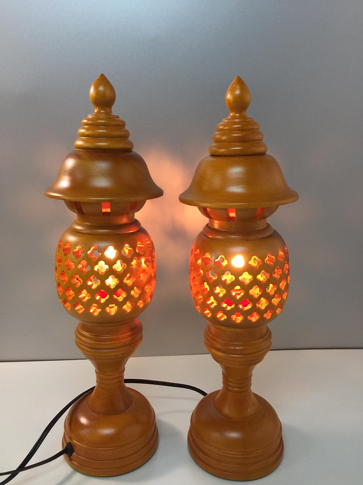 Cặp Đèn Thờ Tổ Ong, Đèn Được Làm Từ Gỗ Nguyên Khối, Được Phun Sơn PU 3 Lớp Hàng Đẹp