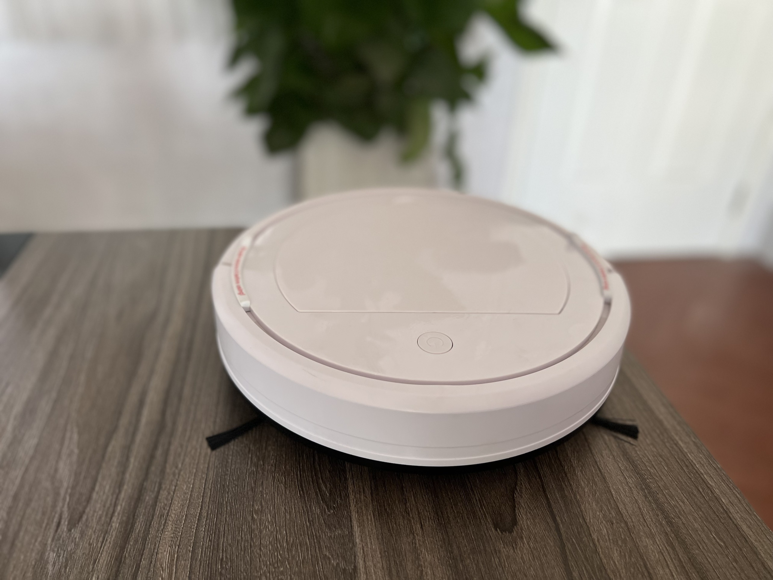 Robot hút bụi Greenliving 03 màu trắng.